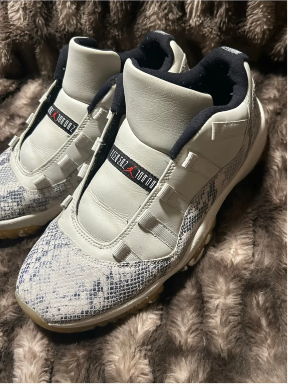 Men's Jordan 11 Low Snakeskin Sneakers White Grey Size 9